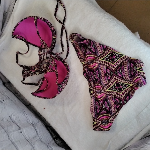 Bikini - Picture 2 of 4